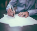 hombre contrato